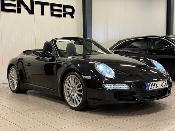 Porsche 911 Carrera 4S 8 of 27