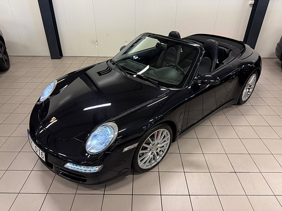 Porsche 911 Carrera 4S 3 of 27