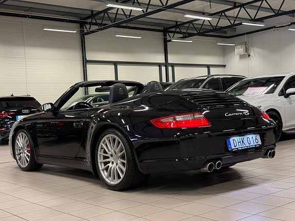 Porsche 911 Carrera 4S 13 of 27