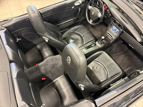 Porsche 911 Carrera 4S 23 of 27