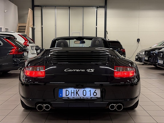 Porsche 911 Carrera 4S 12 of 27