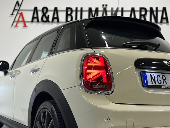 MINI Cooper S 17 of 23