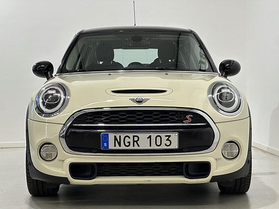 MINI Cooper S 10 of 23
