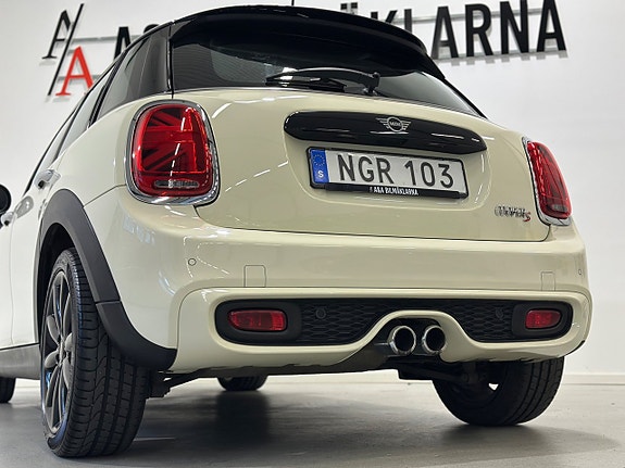 MINI Cooper S 18 of 23