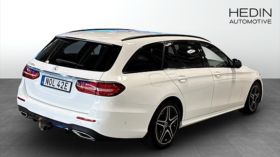 Mercedes-Benz E220 2 of 12