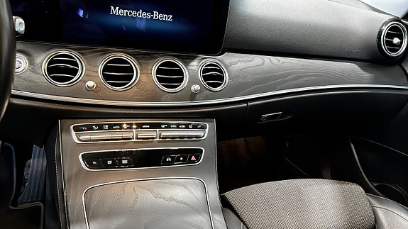Mercedes-Benz E220 12 of 12