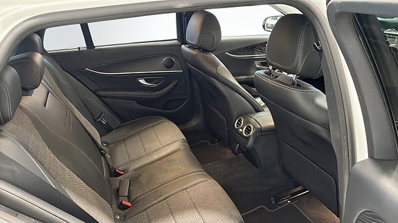 Mercedes-Benz E220 5 of 12