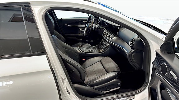 Mercedes-Benz E220 3 of 12