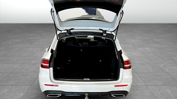 Mercedes-Benz E220 10 of 12