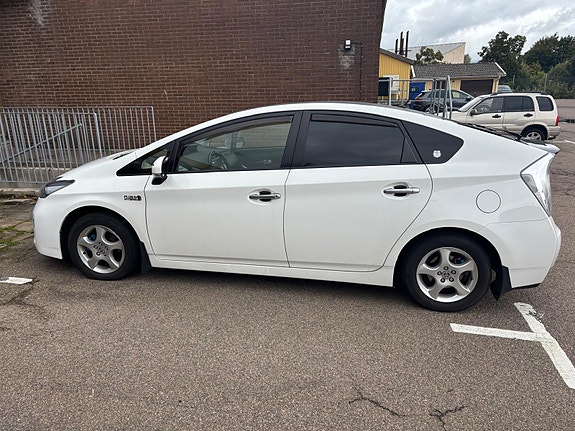 Toyota Prius Plug-in Hybrid 4 of 4