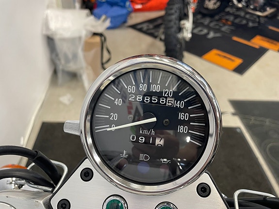Suzuki VZ 800 Marauder "nyservad - nya däck" 7 of 8