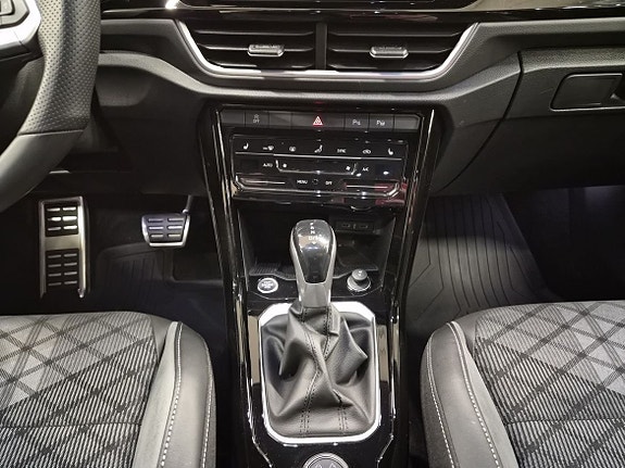 Volkswagen T-Roc 11 of 15