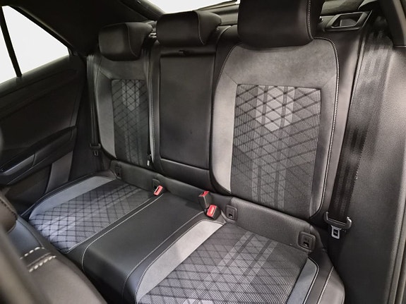 Volkswagen T-Roc 13 of 15
