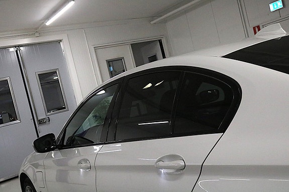BMW 530e 12 of 29