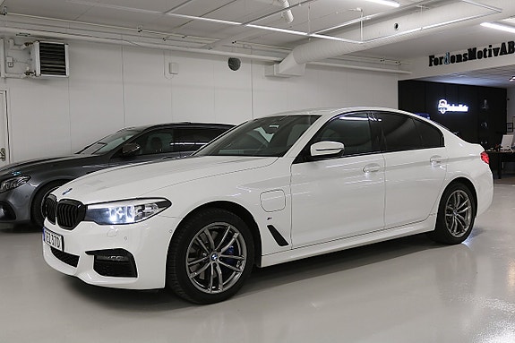 BMW 530e 2 of 29