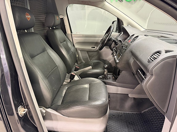 Volkswagen Caddy Maxi 10 of 17