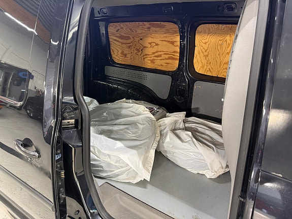 Volkswagen Caddy Maxi 15 of 17