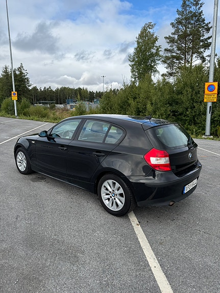 BMW 116i 2 of 8