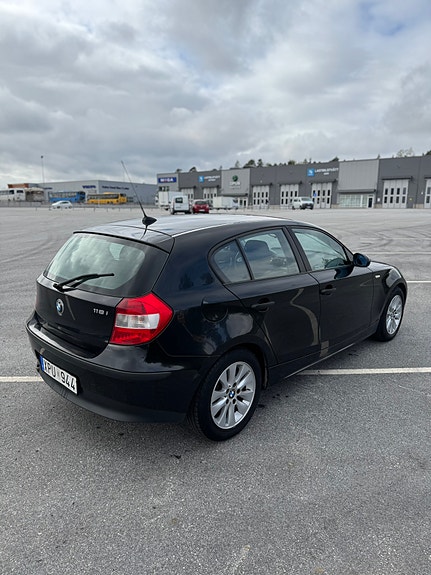 BMW 116i 3 of 8