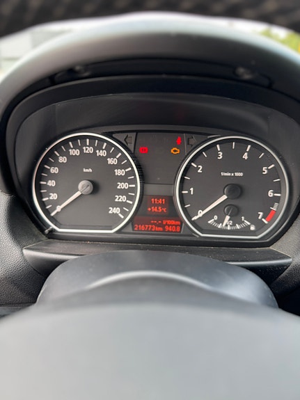 BMW 116i 5 of 8