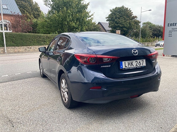 Mazda 3 4 of 5