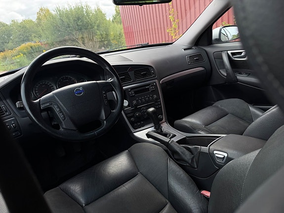 Volvo V70 8 of 10