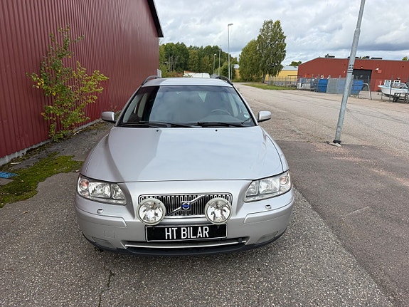 Volvo V70 2 of 10