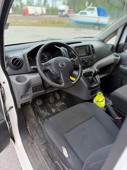 Nissan NV200 10 of 11