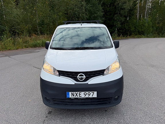 Nissan NV200 2 of 11