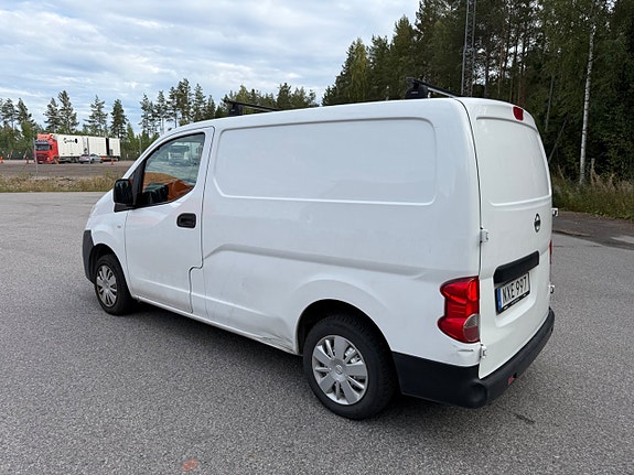 Nissan NV200 7 of 11