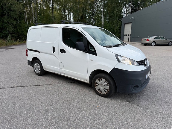 Nissan NV200 3 of 11