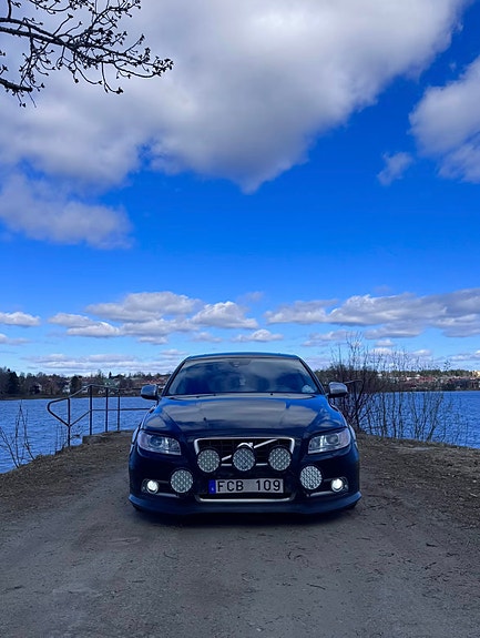 Volvo V70 3 of 11