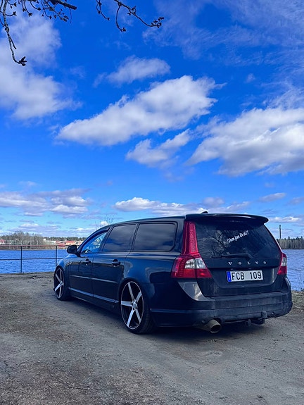 Volvo V70 4 of 11