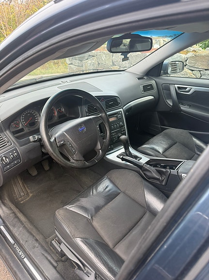 Volvo V70 3 of 6
