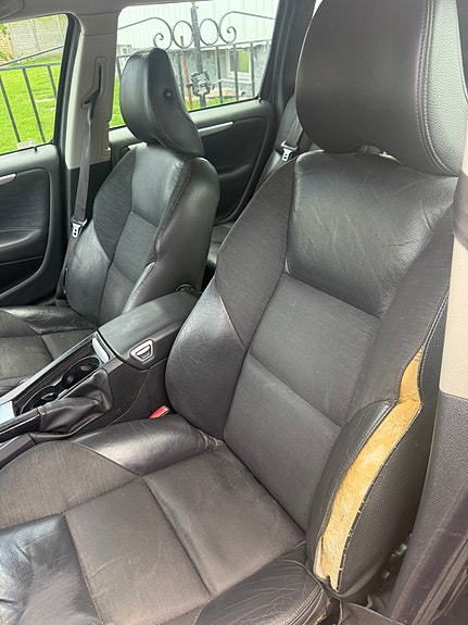 Volvo V70 4 of 6