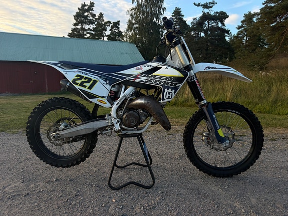 Husqvarna TC 125 2 of 5