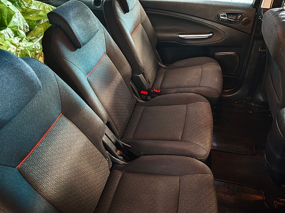 Ford S-MAX 8 of 10
