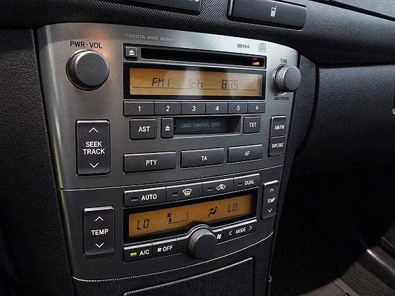 Toyota Avensis 21 of 25