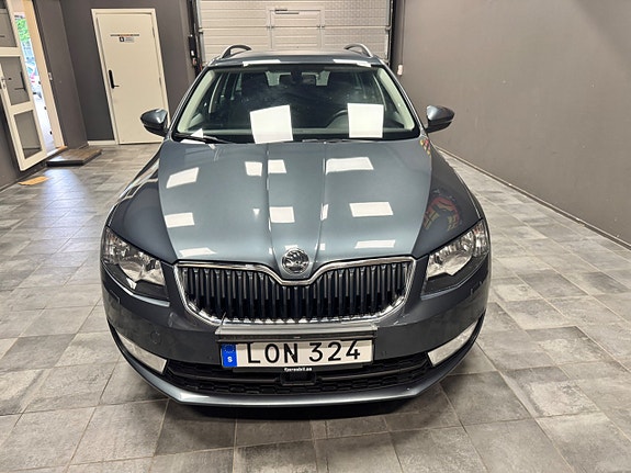 Skoda Octavia 2 of 9