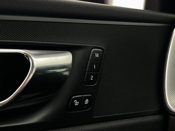 Volvo XC60 14 of 30