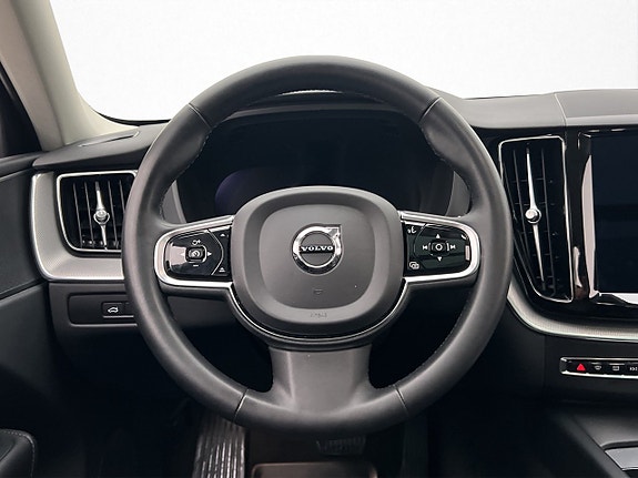 Volvo XC60 15 of 30