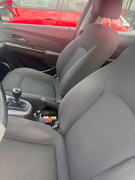 Chevrolet Cruze 3 of 6