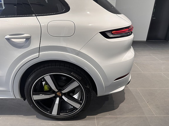 Porsche Cayenne 6 of 30
