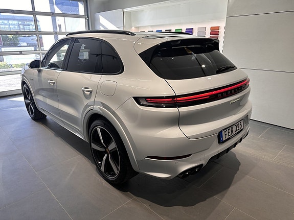 Porsche Cayenne 5 of 30