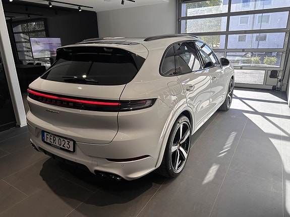 Porsche Cayenne 10 of 30