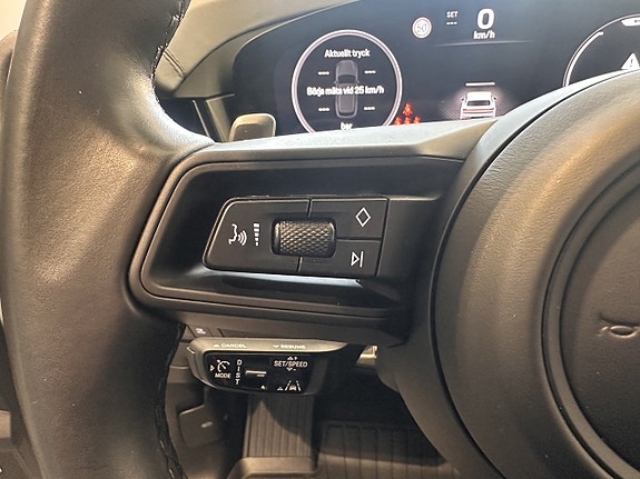 Porsche Cayenne 17 of 30