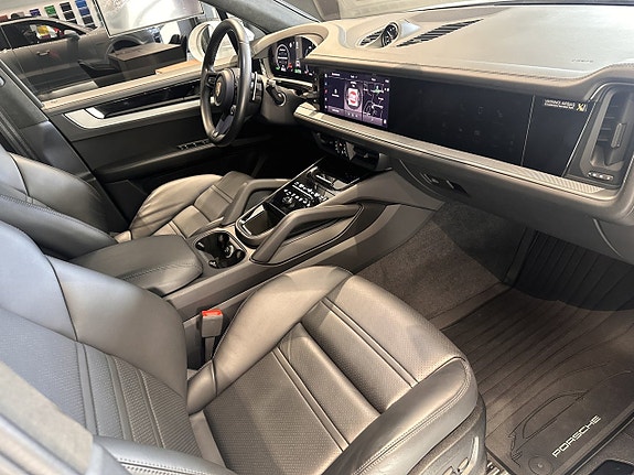 Porsche Cayenne 21 of 30