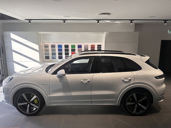 Porsche Cayenne 4 of 30