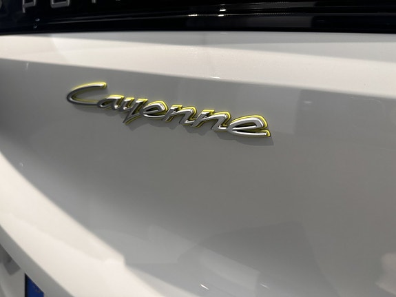 Porsche Cayenne 8 of 30