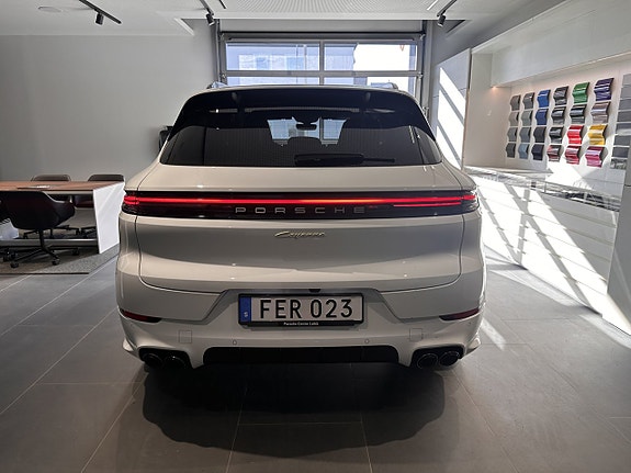 Porsche Cayenne 9 of 30